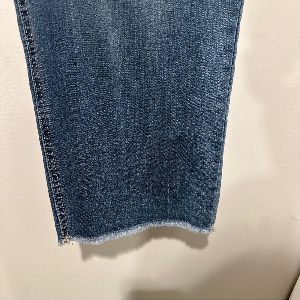 Women's Mid Blue Cropped Stretch Jeans with Frey at bottom 18W - Picture 2 of 8